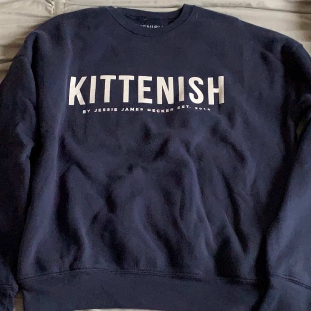 ISO THIS SWEATSHIRT SIZE MEDIUM ANY COLOR